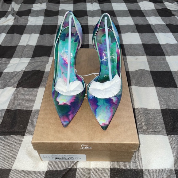 Christian Louboutin - Picture 5 of 7